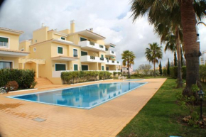 2 bedrooms appartement with shared pool enclosed garden and wifi at Albufeira 5 km away from the beach